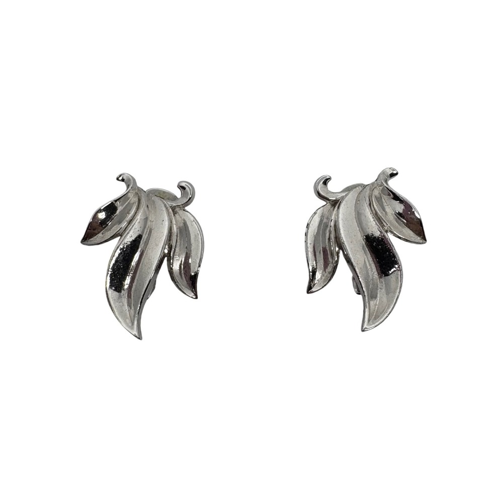 Trifari Silver Tone Leaf Cluster Clip On Earrings Pat Pend MCM Botanical 1960s